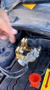 Công tắc cắt bình ắc quy tự động