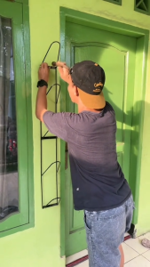 Gantungan Helm Dinding 3 dan 5 Susun