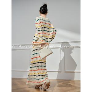 PlumJan | Bộ Áo và Chân Váy Knit Sọc Màu Đa Sắc