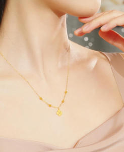 ZHOU LIU FU 周六福 750/18K Yellow Gold Necklace Four-leaf Clover Love Necklace Dainty Trendy Chain Necklace with Pendant for Women Mom Couple Gold Jewelry Birthday 40+5cm C0616327