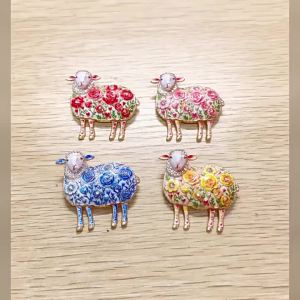Vintage Floral Sheep Brooch Hypoallergenic Enamel Rhinestone Lamb Lapel Pin Fashion Jewelry Accessory for Women