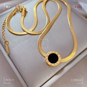 Kalung Gepeng Liontin Bulat Hitam Motif Romawi & Korea Style Anti Karat & Luntur