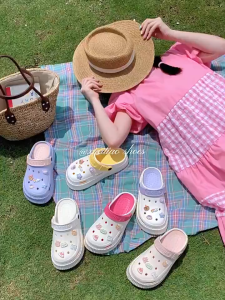 Sandal wanita 2025 elegan dengan aksen dekoratif EVA tersedia dalam berbagai pilihan warna Anti-slip