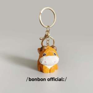 Adorable Healing Handmade Wood Carving Keychain Cow Design Book Bag Accessory Creative Birthday Gift Cute Trendy Candy Item