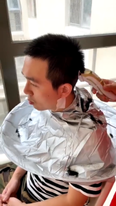 ผ้าคลุมตัดผม ผ้ารองตัดผม เสื้อคลุมตัดผม แบบเก็บผมไม่ร่วงลงพื้น ชุดคลุมย้อมผม สำหรับใช้ในบ้านและร้านเสริมสวย