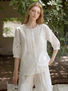 Breathable Slim-Fit Embroidered Loose Blouse