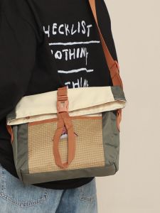 กระเป๋าสะพายข้างแบบสะพายข้างสำหรับผู้ชาย ความจุขนาดใหญ่ น้ำหนักเบา วัสดุ Nylon กระเป๋าเดินทางแบบลำลองสำหรับเยาวชน