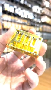 McQueen หย่องพิณไฟฟ้า3 สาย Roller Saddle หย่องพิณ  3 สาย พิณ Saddle Bridge