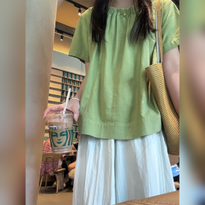YUFUQING | French Green Round Neck Short Sleeve Shirt Womens 2025 Summer New Small Size High Fashion Doll Top Polyester Fiber V-neck