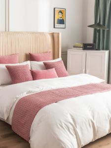 Pink Stripe Bed Runner: A Guide to Luxury Hotel Bedding