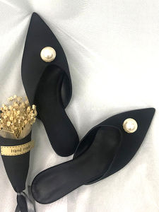 รองเท้าแตะส้นแบนหัวแหลมสำหรับผู้หญิง ทรงหัวกลม ดีไซน์ใหม่ปี 2025 รองเท้าแตะแบบลำลอง รองเท้าแตะแบบสวมสบาย สไตล์ยุโรป