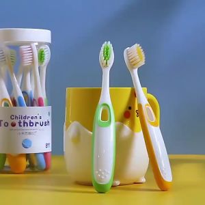 Hộp 8 bàn chải đánh răng siêu mềm tiện dụng vệ sinh răng miệng cho bé 3 - 12 Tuổi