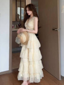 Gentle Wind Beautiful V-neck Strapless Dress Unique Waist-cinching Fairy Long Dress Summer 2026 Womens Fashion Dress