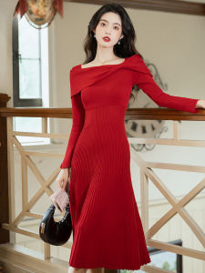 สไตล์ฝรั่งเศส คริสต์มาสถักสีแดง เดรส ไหล่ข้างหนึ่ง ดีไซน์ Sensation ผ้าซาติน วัสดุสูง เอว Midi แขนยาว เดรส สําหรับผู้หญิง