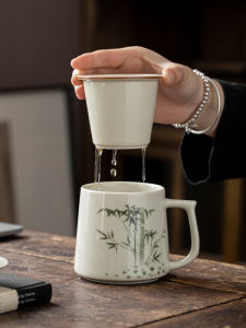 แก้วดื่มชาเซรามิคลายไผ่ ดีไซน์ด้วยมือ สำหรับใช้ในออฟฟิศ แยกน้ำชา พร้อมฝาปิด สำหรับใช้ในบ้าน แก้วดื่มชาแบบมีขอบ