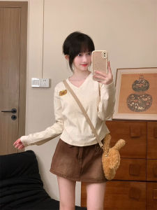 Áo Thun Nữ Tay Dài Họa Tiết Chấm Bi Màu Xám Xanh Bướm Dễ Thương Cổ Chữ V Bó Eo Ngắn Mùa Thu Cotton Pha Lanh