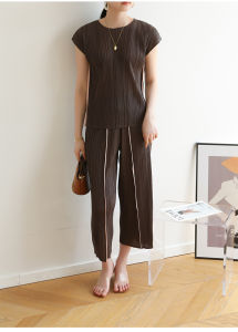 เสื้อยืดอัดจีบสำหรับผู้หญิงฟรีไซส์คอกลมหรือกางเกงที่มีกระเป๋าครอป #9102 #8996 (เสื้อยืดและกางเกงแยกจำหน่าย)