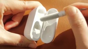 Bút Vệ Sinh Tai Nghe Airpod .Bộ dụng cụ cầm tay bút vệ sinh tai nghe đa năng .Bút vệ sinh tai nghe airpod dụng cụ vệ sinh airpod 3 trong 1 thông minh tiện lợi