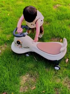 Xe lắc phi hành gia cho bé có nhạc và đèn led