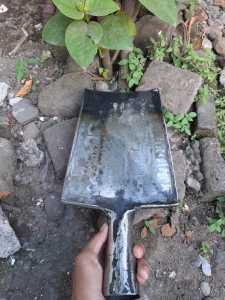 Sekrop Baja untuk gali tanah sawah saluran air