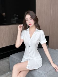 เสื้อเชิ้ตแขนสั้นทรงเข้ารูปสไตล์เกาหลีสำหรับผู้หญิงในช่วงฤดูร้อนปี 2024 ทรงหลวม คอวี กระดุม สีพื้น กระโปรงทรงเอ