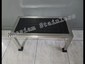 304 มียางกันลื่น บันไดขึ้นเตียง โครงสเตนเลส พร้อมแผ่นสเตนเลสบุกันลื่น