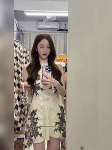 CHANGTONG | Waist Cinching Slimming Retro Style Short Dress for Petite Figures