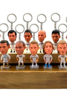 โมเดลตุ๊กตาฟุตบอลนักเตะที่เป็นที่รู้จัก เช่น เมสซี่ โรนัลโด มูบัตติ ของขวัญเครื่องประดับกุญแจ ของขวัญสำหรับแฟนฟุตบอล