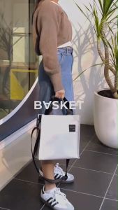 กระเป๋าผ้าใบ สะพายข้าง กันน้ำ สะพายไหล่ ขนาดเล็ก รูปแบบ Mini Laptop พกพาสะดวก บริการ BASKET BAG KIDNAP ME