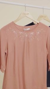 Áo nữ trung niên chất liệu Tơ Thái kiểu dáng nhẹ nhàng thấm hút mồ hôi AN4Y0329 Thương hiệu Thiều Hoa