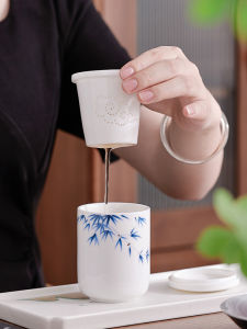 Portable White Porcelain Tea Cup with Lid And Filter for Quick Guest Yuzhi Jade Ceramic Travel Tea Set Personal Use