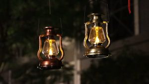 Florasis Solar Camping Light Rechargeable Emergency Lamp LED Outdoor Retro Camping Lantern with Light Stand