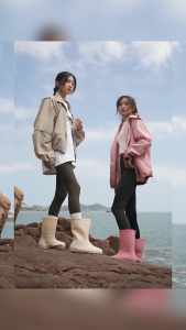 2026 fashionable womens mid length rain boots rain shoes anti slip wear-resistant waterproof shoes dopamine color matching high-quality outdoor rubber rain shoes