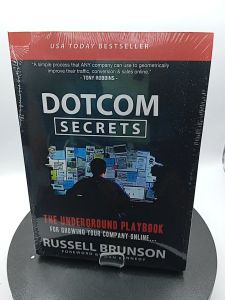 Dotcom Secrets by Russell Brunson [Paperback]