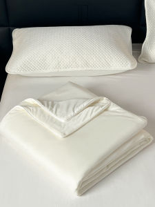 ฤดูร้อน น้ําแข็งคลาส A สีครีม ความรู้สึกเย็นสบาย ผ้าไหม ชุดสามชิ้นน้ําแข็งบาง ผ้าไหม เครื่องปรับอากาศความรู้สึกเย็น น้ำหนักเบา ฤดูร้อน ผ้านวม