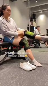 Sabuk Terapi Pemanas Lutut Sepasang Korset Terapi Penghangat Sendi Nyeri Kaki Knee Pads