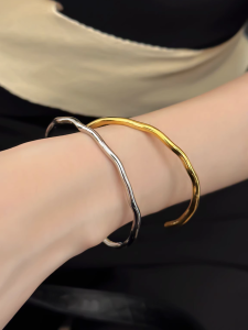 Titanium Steel 18K Gold Plated Color Retention Bracelet Womens Plain Ring Mobius Ring Simple Retro Fashion Jewelry