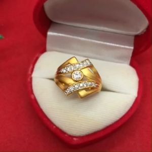แหวนทองฝังเพชร ชุบทอง  แหวนเเฟชั่น ใส่เสริมบารมี ใส่ได้ทุกโอกาส งานสวย พร้อมส่ง รูปถ่ายจากสินค้าจริง