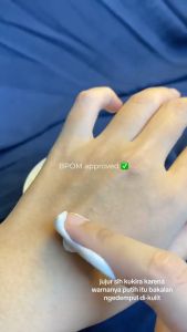 Katya Skin Whitening Body Cream DNA Salmon 250 Gram Krim Pemutih Badan BPOM