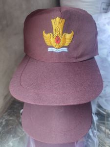 topi sekolah maroon merah ati Logo bordir tutwri belakang karet