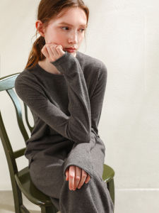 Miccbeirn | เสื้อสเวตเตอร์ถักผ้าขนสัตว์สำหรับผู้หญิง ทรงหลวมสบาย ๆ แขนยาว ปกคอกลม สีพื้น ผ้าขนสัตว์แท้ 100% ฤดูใบไม้ร่วง