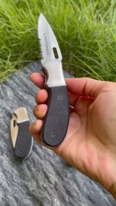 มีดพับพกพาขนาดพอดีมือมีคลิปเหน็บ มีฟันเลื่อย ด้ามจับกันลื่นสันหนา