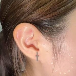 D55 Korean 小刀耳钉fasion Knife Stud Earring Titanium Steel Stainless Steel Domineering Punk Mens Earrings 新款螺纹耳钉小刀耳钉