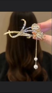 F4 Jepit Rambut Korea Sanggul Bahan Logam 10.5cm Aksen Permata dengan Rumbai Mutiara HBA003