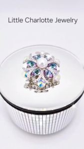 เข็มกลัดคริสตัล Crystals from Swarovski ประดับมุกสังเคราะห์