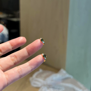 Red Mini Ear Cuffs Womens New 2025 High-End Luxury Simple Elegant Versatile Ear Jewelry Korean Style Alloy Plated Silver