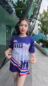 2568 เสื้อพิมพ์ลาย ไทยนี้รักสงบ คอลเลคชั่นใหม่ รักประเทศไทย ผ้าไมโครเรียบ นุ่นใส่สบาย ระบายอากาศได้ดี ไทยนี้รักสงบ เสื้อผู้หญิง เสื้อยืด เสื้อ รูปแบบธงไทย