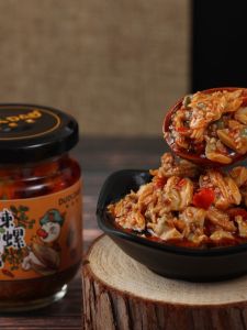 Speciality Beihai Seafood Sauce Spicy Clam Paste Instant Rice Noodles Topping Non-GMO 160g Bottle Pack from Guangxi China