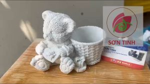 Tượng thạch cao gấu dâu đeo giỏ làm chậu sen đá (Không kèm màu) tô tượng đồ chơi cho trẻ