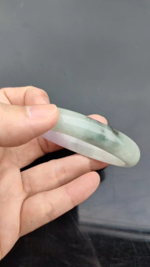 กำไลหยกพม่าแท้ สีเขียวอมม่วง (Green -Purple Jadeite) เส้นผ่าศูนย์กลาง 55-56 มิล พร้อมใบเซอร์จากสถาบันBGL.